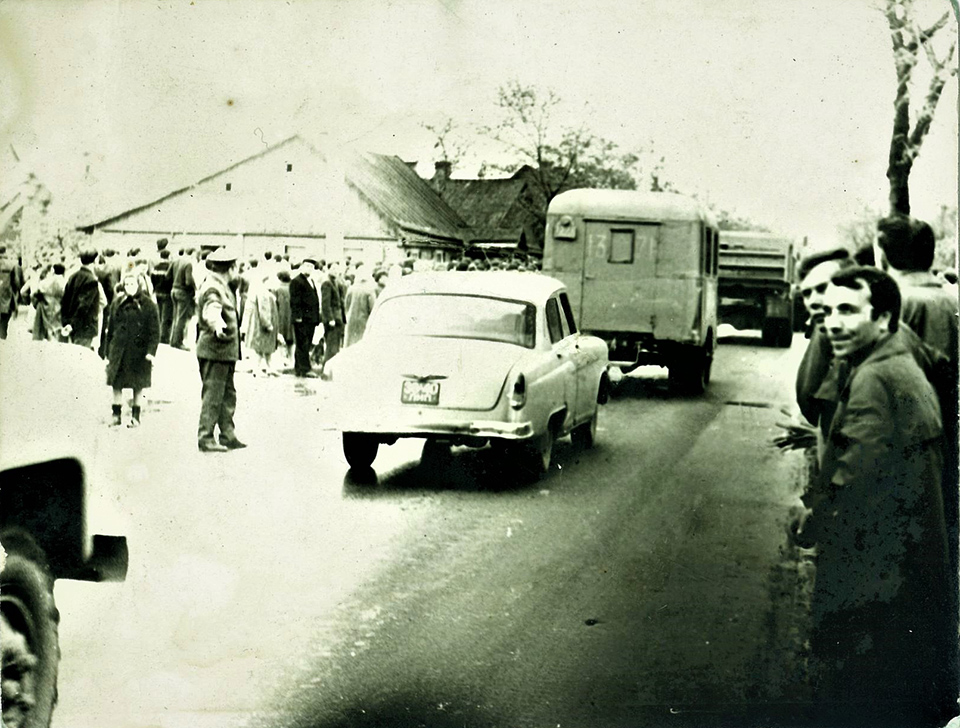 4 PANERIU GATVE 1972-05-18 KAUNE BABRAUSKO kalanta foto red  .jpg