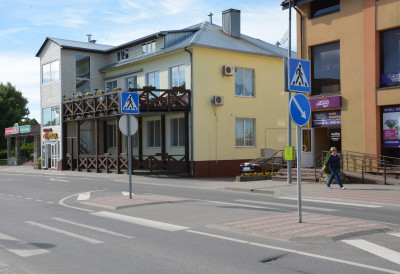 Avarija įvyko, G. Damulienei išvažiuojant iš kiemo į pagrindinę gatvę                                                         A. Ambrozos nuotr.