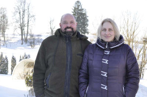 Ekologi&scaron;kas pienas melžiamas Kalnėnų kaime