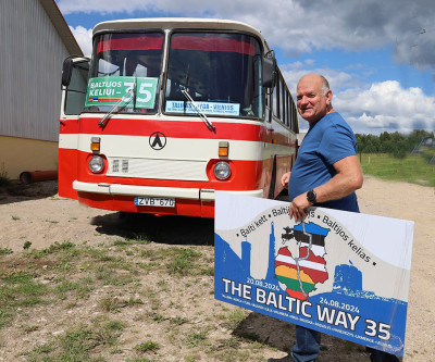 Į Baltijos kelią – istoriniu autobusu