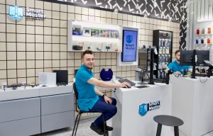Sugedo telefonas? „Tele2“ salonuose ieškokite „Smart Master“