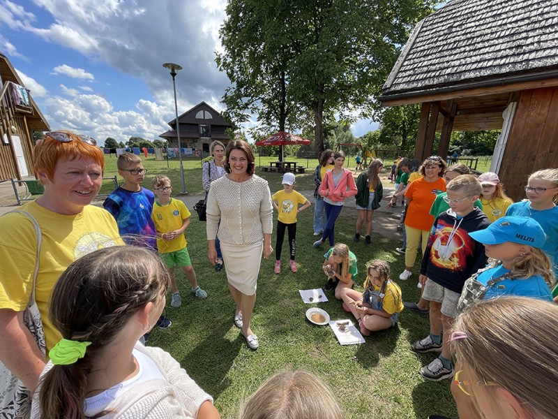 Diana Nausėdienė ir mažieji pasaulio lietuviai susitiko vasaros stovykloje