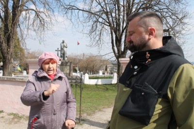 Bžezanų pensininkė mokytoja reikalauja, kad meras R. Bort&shy;nikas kuo greičiau griautų paminklą sovietų kariui