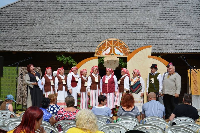 Festivalio atidarymas. Dainuoja folkloro ansamblis Volungė