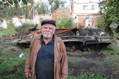 A. Šapovalo sode tebestovi sudegusio rusų tanko liekanos