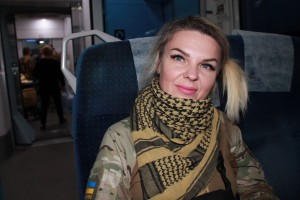 Trijų vaikų mama fronte tęsia į nelaisvę patekusio vyro kovą
