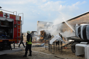 Ugnis pasikėsino į dar vieno rajono ūkininko turtą