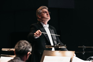 Klaipėdos festivalio &bdquo;Symphonic Adiemus&ldquo;: Tomas Ambrozaitis apie muziką, bendrystę ir skambesį