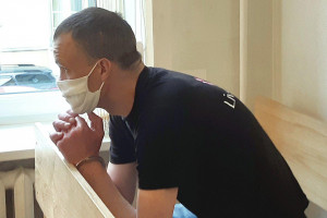 Tėvažudyste kaltintą kvėdarni&scaron;kį paleido teismo salėje