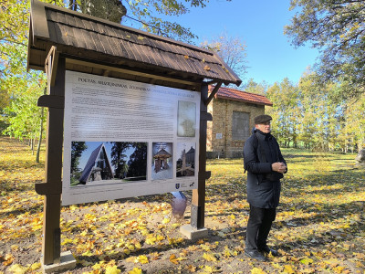 I&scaron; medžio, i&scaron; žodžio, i&scaron; laiko &ndash; Dionizo Po&scaron;kos gimtadienis