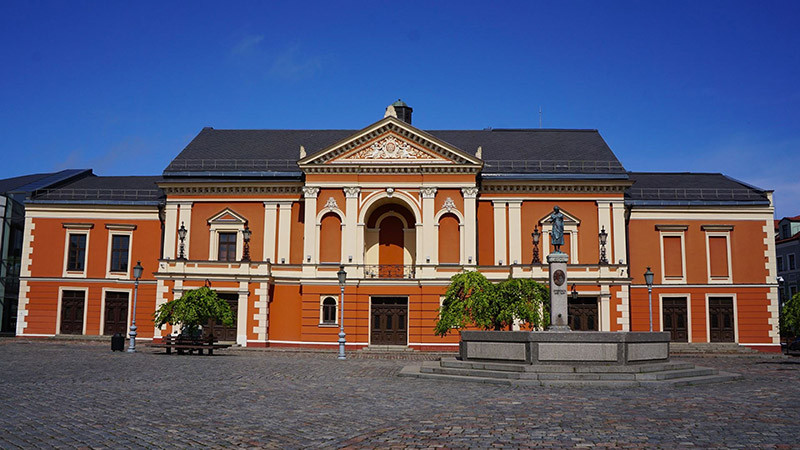 Klaipėdos dramos teatro repertuaras spaliui