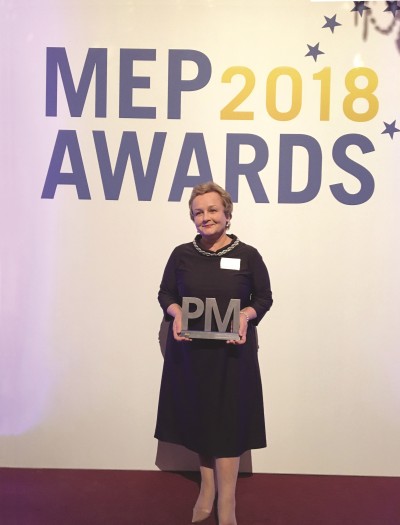 L. Andrikienė šiais metais pripažinta Metų europarlamentare tarptautinės prekybos srityje. Briuselyje jai įteiktas tai liudijantis apdovanojimas, vadinamas „Briuselio Oskaru“