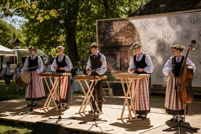 Teatro mūzos klėty prabilo
