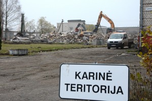 Pajudėjo darbai būsimame kariniame miestelyje