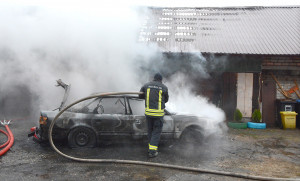 Gaisrą sukėlė automobilio gedimas
