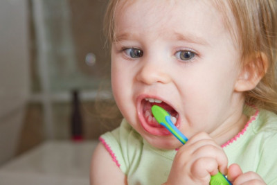 Iki 7 metų vaikų dantimis privalo rūpintis tėvai