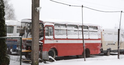 Įmonės teritorijoje kėpso neremontuotini autobusai