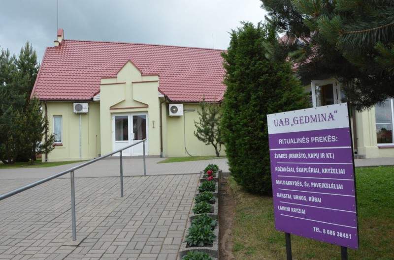 Brangsta laidojimo paslaugos, nes reikia didesnių algų