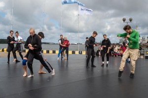 Baleto artistų repeticija Jūros šventės metu su choreografu R.Bondara. A.Kubaičio nuotr.