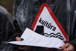 Peticijos vardų skaitymu pažymėtas Lietuvos kultūros bendruomenės peticijos perdavimas Vyriausybei