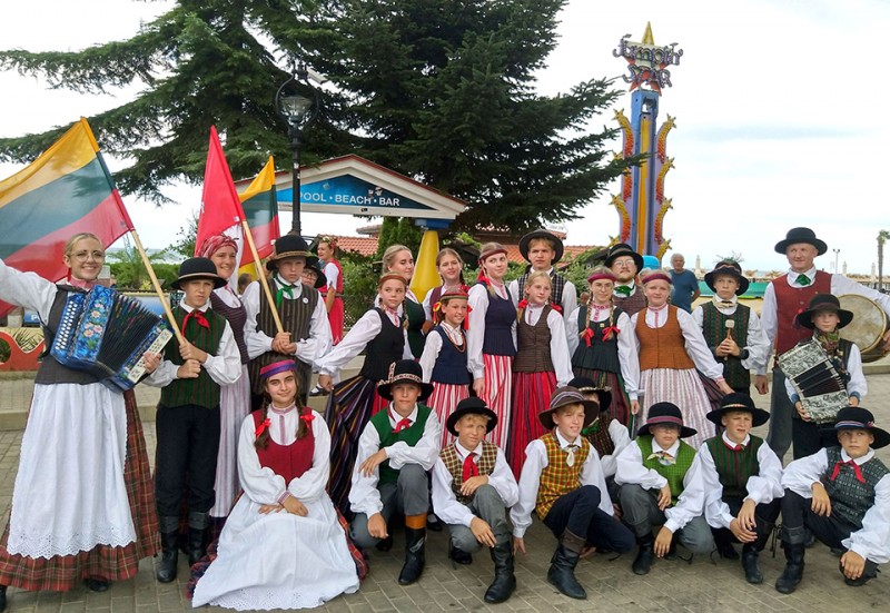 „Dūzginėlis“ – tarptautiniame folkloro festivalyje