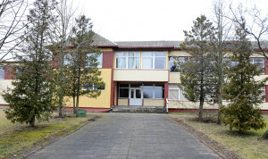 Valdžios planuose &ndash; buvusioje mokykloje įsteigti senelių globos namus ir &bdquo;greitosios&ldquo; brigadą. A. AMBROZOS nuotr.