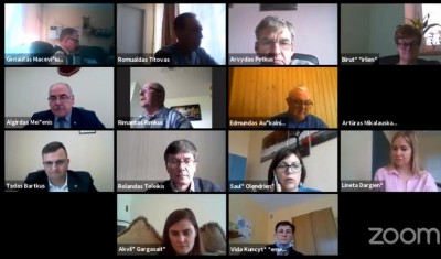 Posėdžiauti liko valdantieji – protestuodama prieš šališkus sprendimus ir išankstines nuostatas, po pert­raukos opozicija posėdyje nebedalyvavo