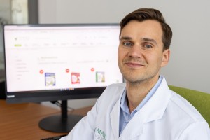 Vaistininkas T. Endriukai­tis primena: „Dar visai neseniai pamatėme, koks nenuspėjamas ir pavojingas gali būti COVID-19“  Nuotr. iš „MANO vaistinės“ archyvo