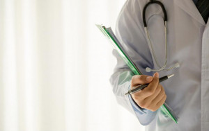 Poliklinikos vėl atveria duris pacientams