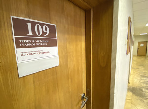 Teisės klausimus patikėta spręsti su ja susipykusiam žmogui