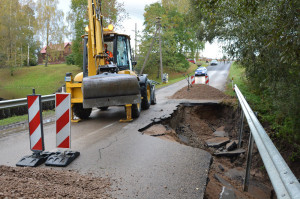 Vanduo pasiglemžė visą eismo juostą