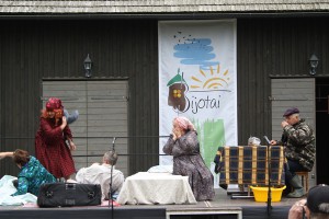 Scena iš teatro kolektyvo „Paplepys“ pastatymo