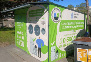 Kam skirti žali nameliai konteinerių aikštelėse?