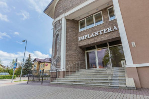 Ilgieji dantų implantai &ndash; greitesnis kelias į &scaron;ypseną, kramtymą, fonetiką