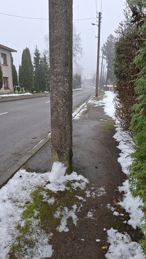 Pagrindinėje miestelio gatvėje &ndash; nei &scaron;aligatvių, nei perėjų