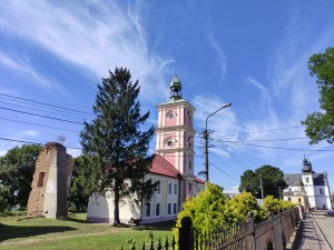Iš daugumos bažnyčių, vienuolynų ir rūmų liko griuvėsiai
