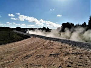 Žadeikiškiai ruošia traktorius kelio blokadai