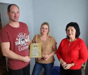 Mantas ir Aistė su Žemės ūkio rūmų atstove B. Dromantiene