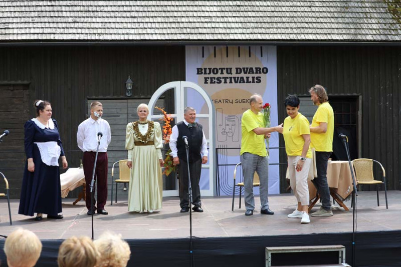 Teatrų sueiga Bijotuose: laimingi ir teatralai, ir žiūrovai